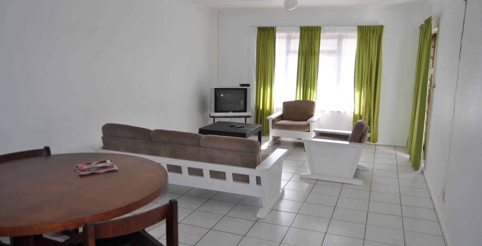 Backpacker Apartments เพลตเตนเบิร์กเบย์ ภายนอก รูปภาพ