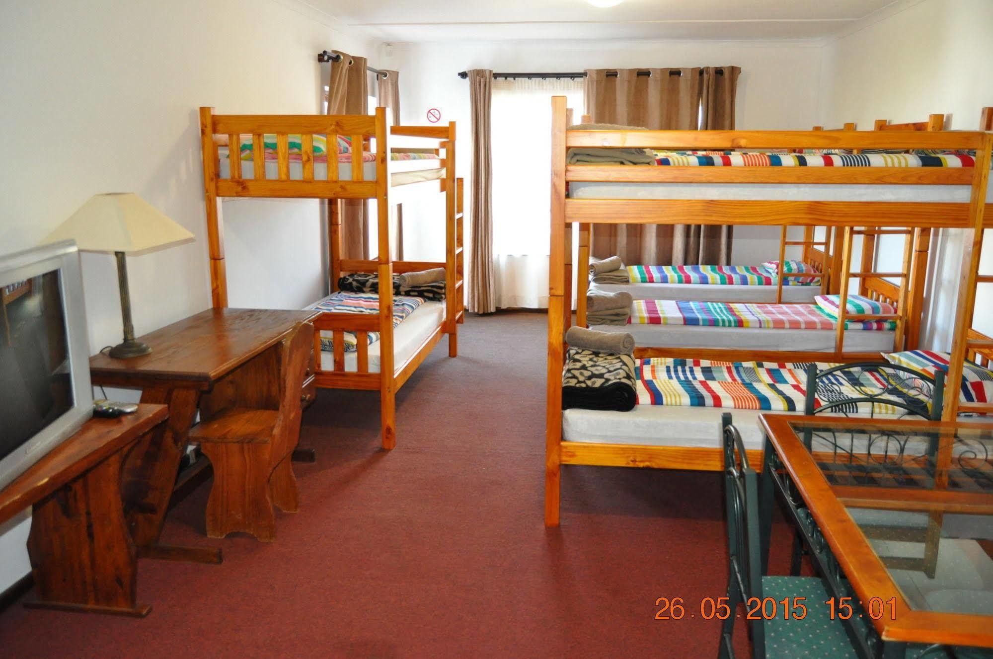 Backpacker Apartments เพลตเตนเบิร์กเบย์ ภายนอก รูปภาพ