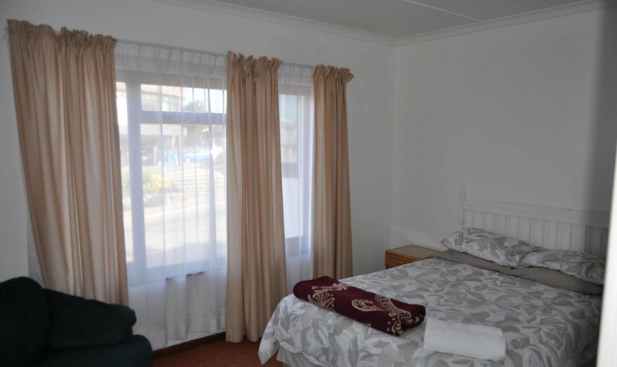 Backpacker Apartments เพลตเตนเบิร์กเบย์ ภายนอก รูปภาพ
